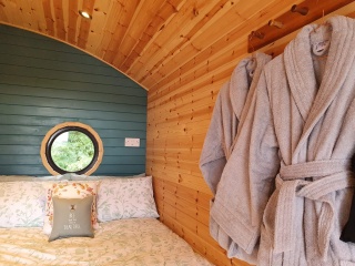 Holiday Cottage Reviews for Glenmore Jetty Pod - Cottage Holiday in Acharacle, Highlands