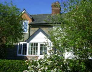 Holiday Cottage Reviews for Holly Cottage - Self Catering in Newtown, Powys