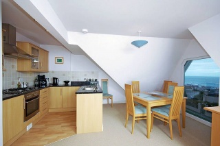 Holiday Cottage Reviews for 6 Golden Bay - Holiday Cottage in Newquay, Cornwall inc Scilly