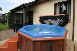 Holiday Cottage Reviews for Heron, Willowfield Lake Cottages - Self Catering in Braunton, Devon