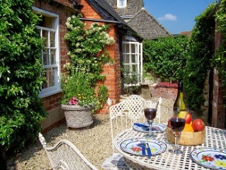 Holiday Cottage Reviews for Coachmans Cottage - Self Catering in Steeple Ashton, Wiltshire