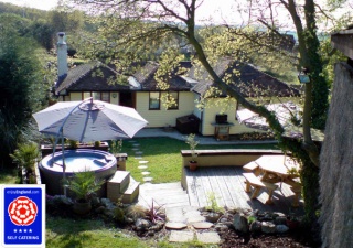 Holiday Cottage Reviews for Honey Cottage - Cottage Holiday in Blean, Kent
