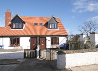 Holiday Cottage Reviews for Honeysuckle - Holiday Cottage in Seahouses, Northumberland