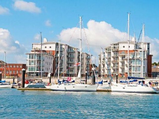 Holiday Cottage Reviews for 33 Marinus Apartments - Holiday Cottage in Cowes, Isle of Wight
