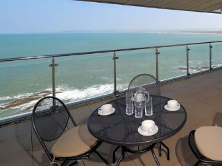 Holiday Cottage Reviews for The Penthouse, Nassau Court - Holiday Cottage in Westward Ho!, Devon