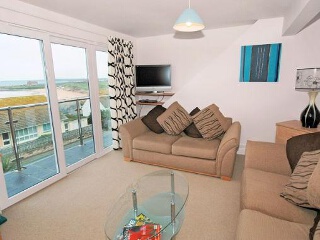 Holiday Cottage Reviews for 6 Golden Bay Apts - Self Catering in Newquay, Cornwall inc Scilly