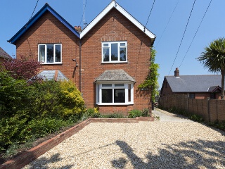 Holiday Cottage Reviews for Lodore - Holiday Cottage in Freshwater, Isle of Wight
