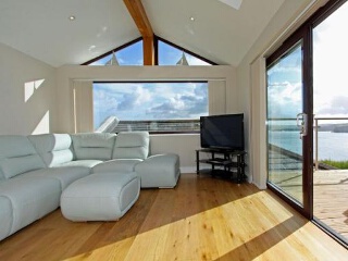 Holiday Cottage Reviews for Sea View House - Cottage Holiday in Newquay, Cornwall inc Scilly