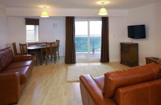 Holiday Cottage Reviews for Waves 17 - Self Catering in Watergate Bay, Cornwall inc Scilly