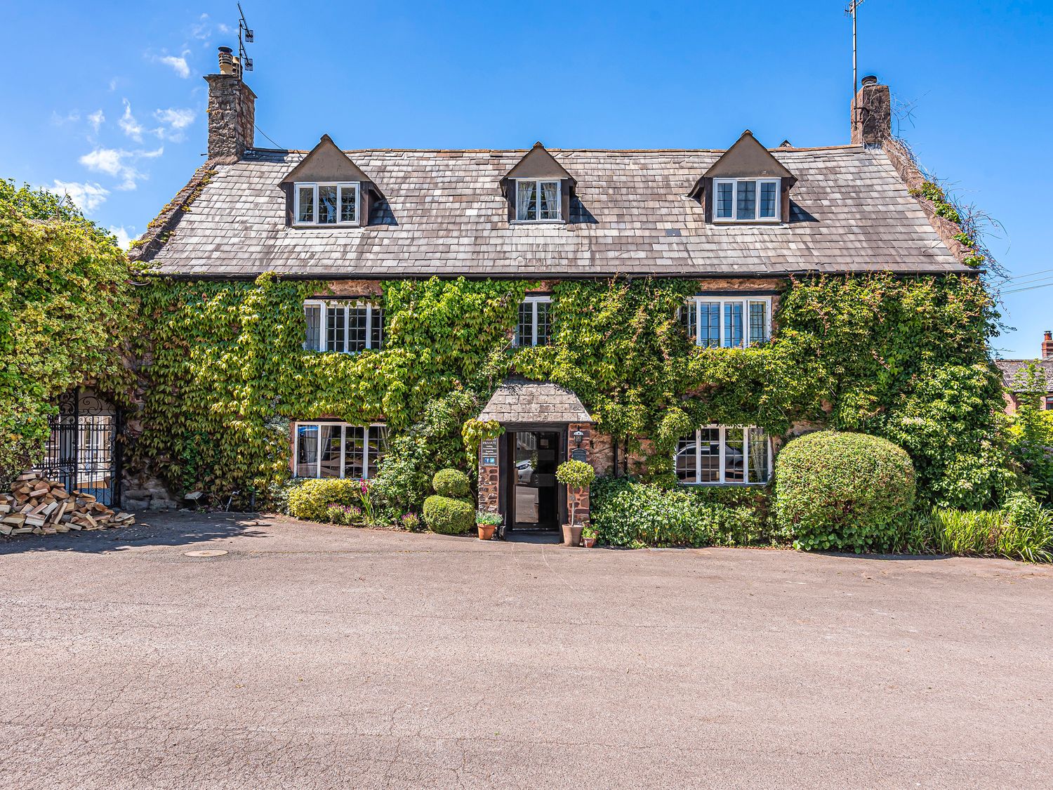 Dragon House in Dunster best Sykes large cottages