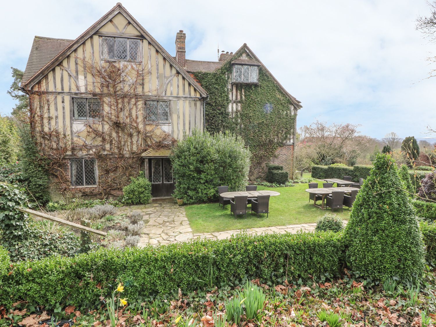 Hoath House in Chiddingstone in Kent top group accommodation cottages
