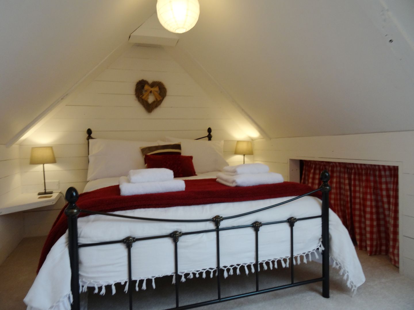 2 Cobbled Ope Helston Double Bedroom