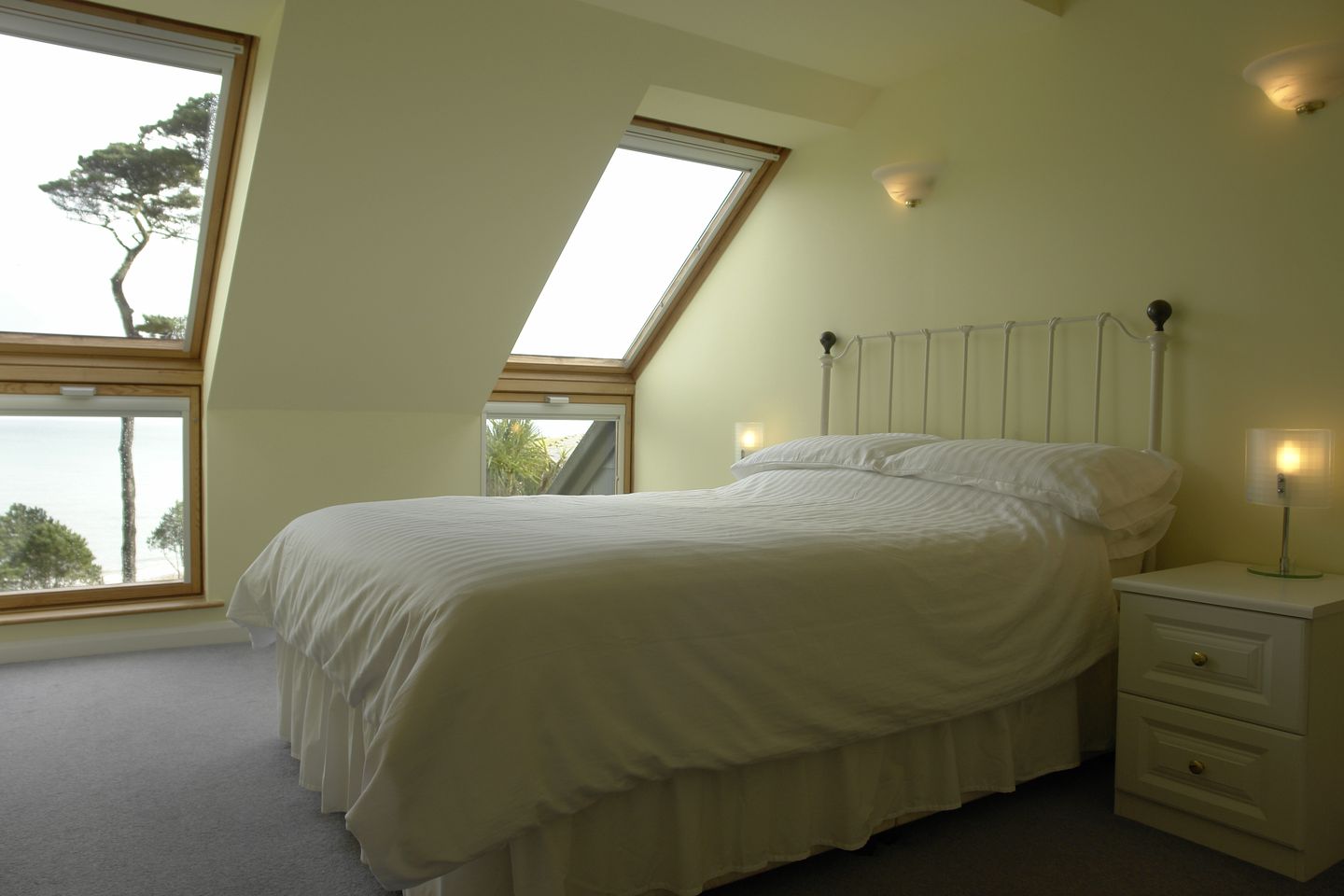 35 Lower Stables Maenporth Double Bedroom