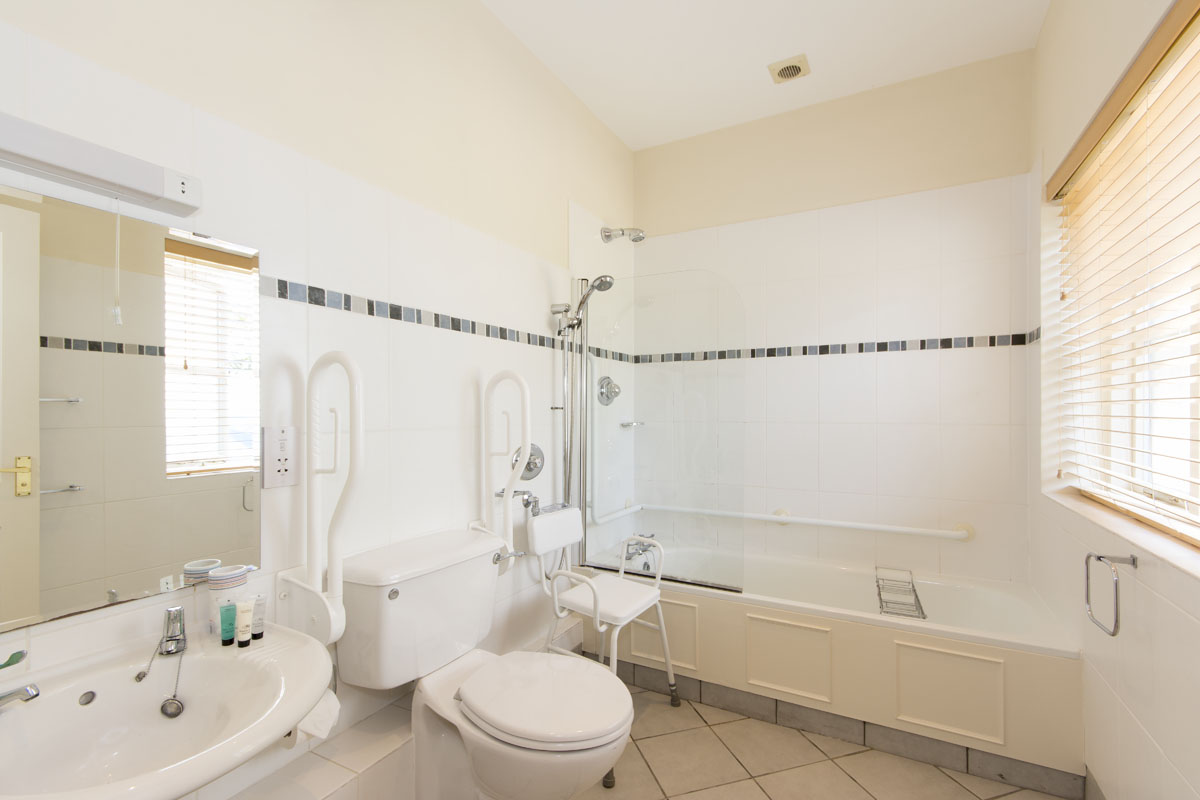 Alicebathandwetroom