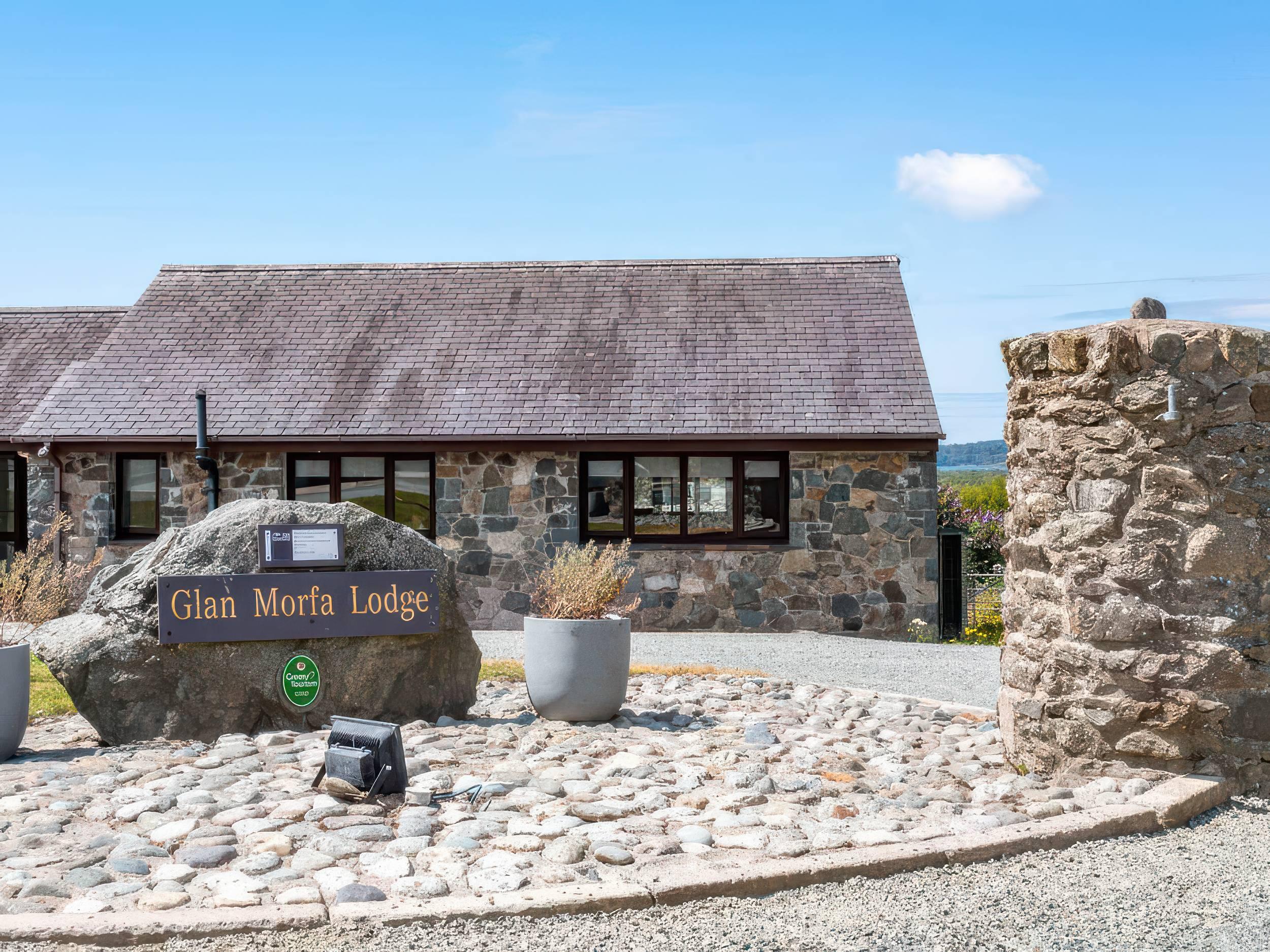 Holiday Cottage Reviews for Blue Bird Cottage - Holiday Cottage in Malltraeth, Isle of Anglesey