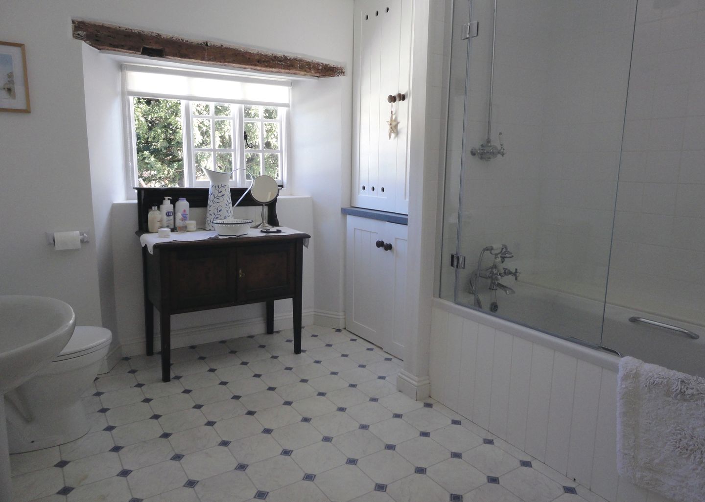 Bodkin Cottage Dunster Family Bathroom