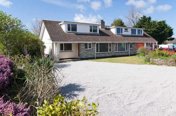 Holiday Cottage Reviews for Bridge House - Holiday Cottage in Perranporth, Cornwall Inc Scilly