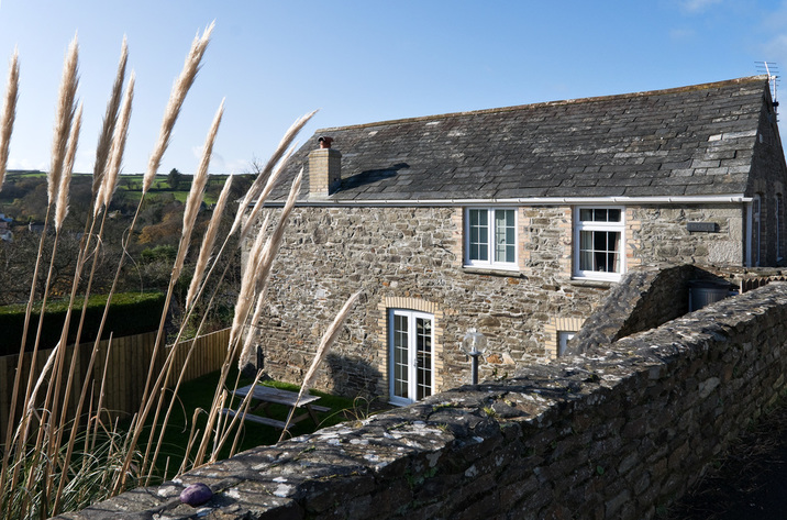 Holiday Cottage Reviews for Bryher Cottage - Self Catering in Mawgan Porth, Cornwall inc Scilly