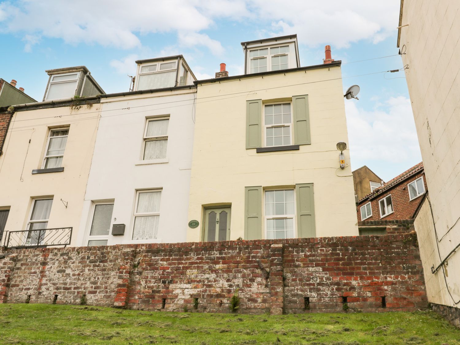 Holiday Cottage Reviews for Captains Cottage - Self Catering in Whitby, North Yorkshire