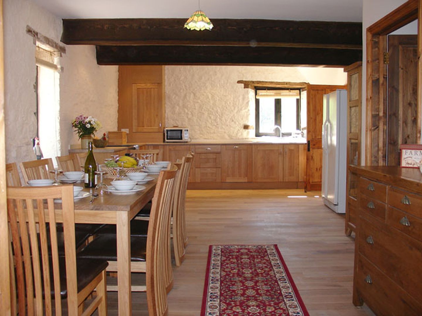 Carthorse Cottage Luton Dining Room To Kitchen