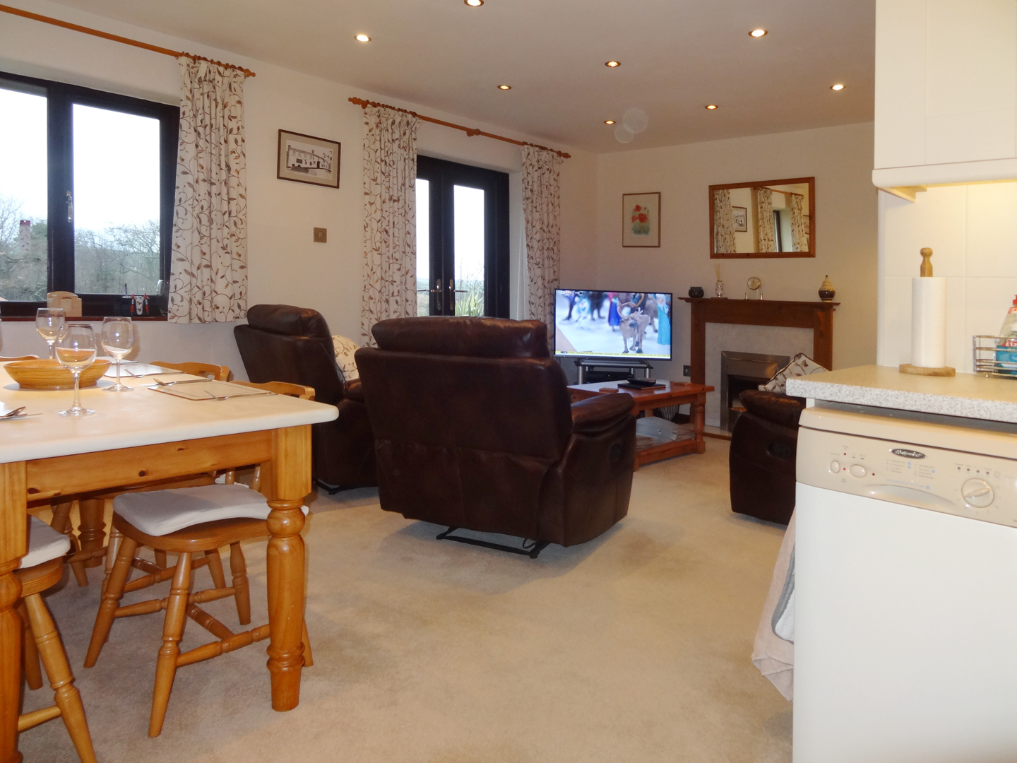 Columbine Cottage Bude Chairs To Tv