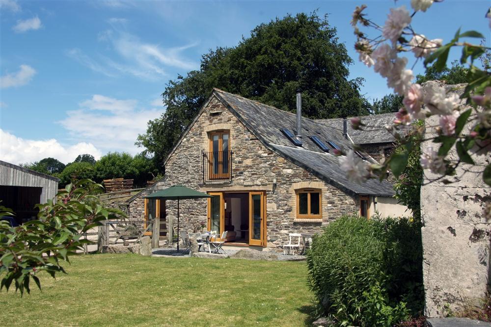 Holiday Cottage Reviews for Comfort Wood Cottage - Cottage Holiday in Calstock, Cornwall inc Scilly