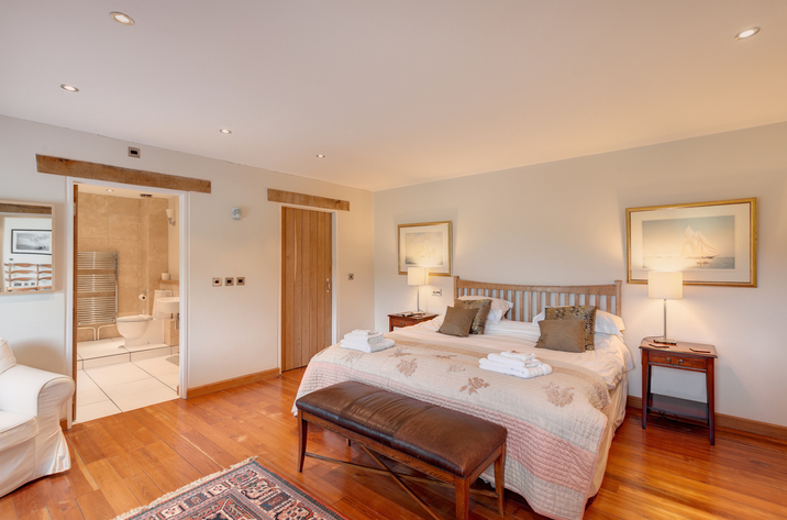 Coombe Farm Modbury Double Bedroom