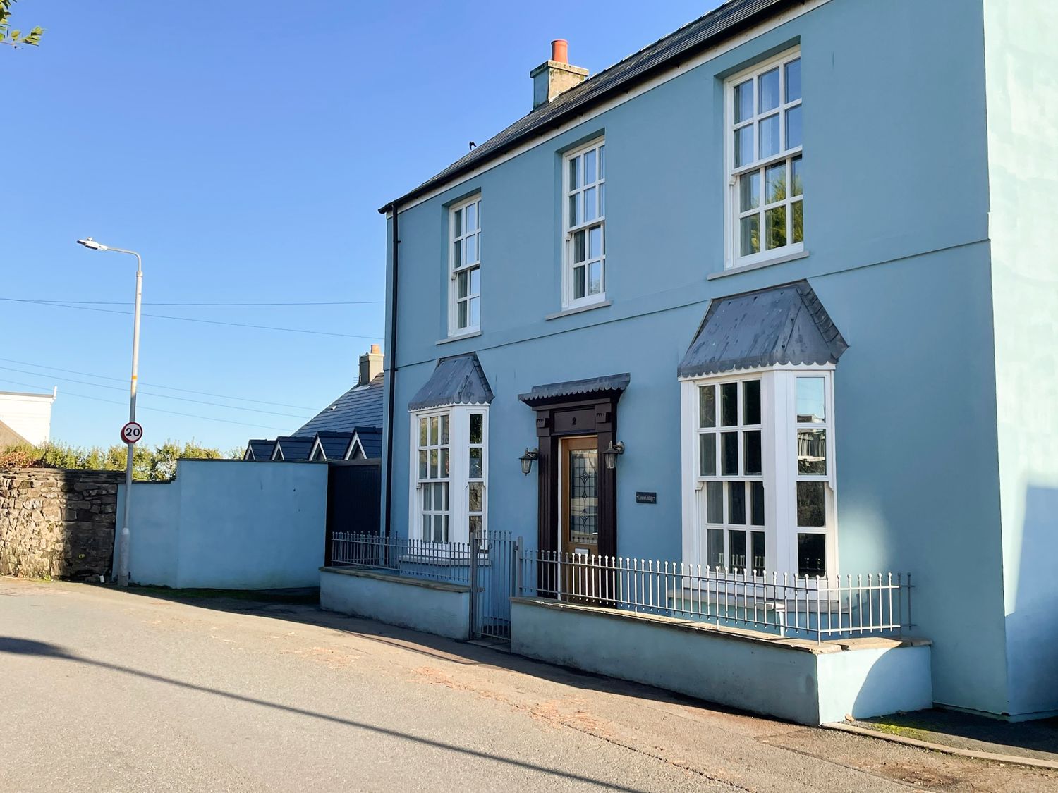 Holiday Cottage Reviews for Crown Cottage - Holiday Cottage in Tenby, Pembrokeshire