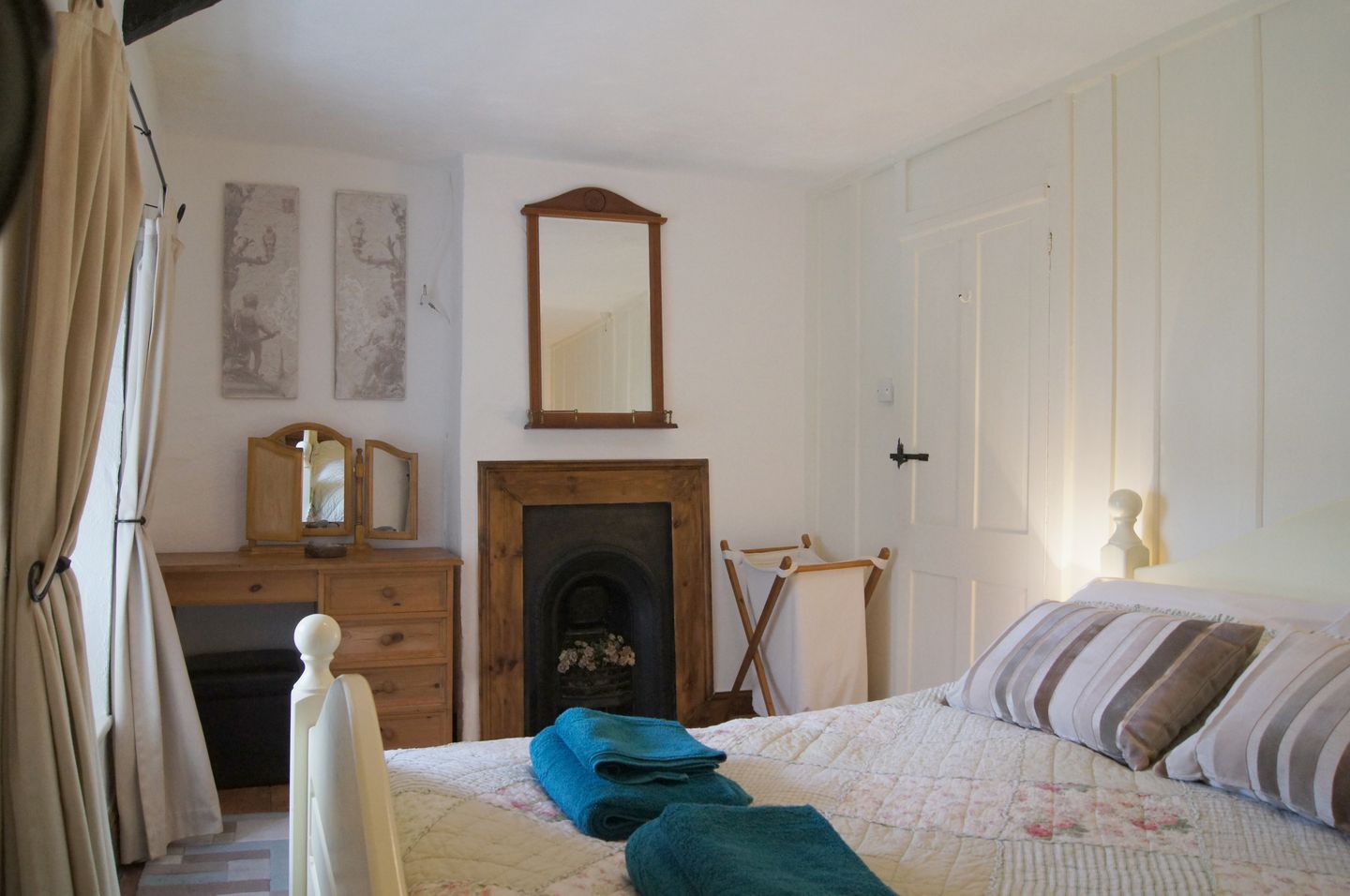 Destiny Cottage Boscastle Double Bedroom With Period Fireplace