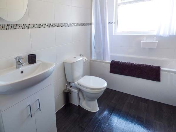 Dingarth Holiday Cottage In Tenby36