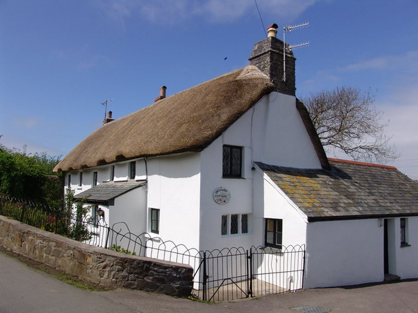 Exterior View For Thatched  Orchard Cottage Hartland