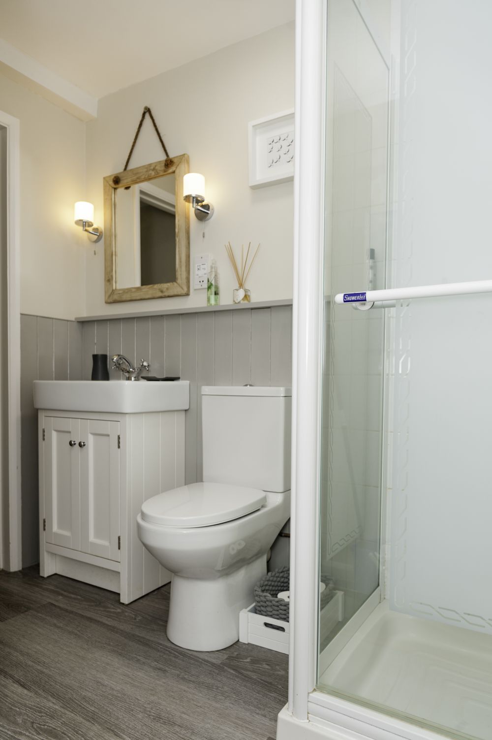 Groundfloorshowerroom
