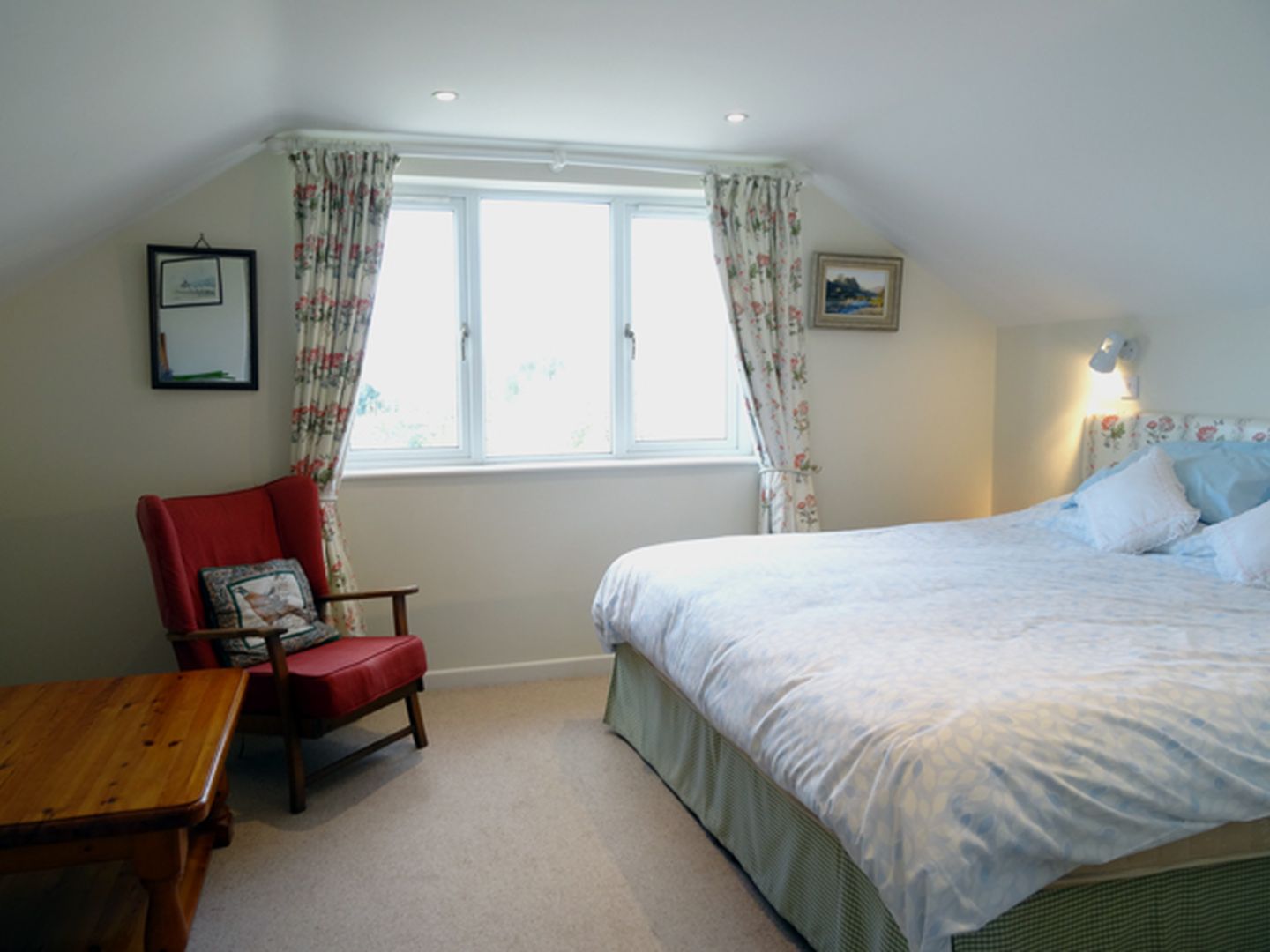 Halcyon Holiday Cottage Rosevine Double Bed