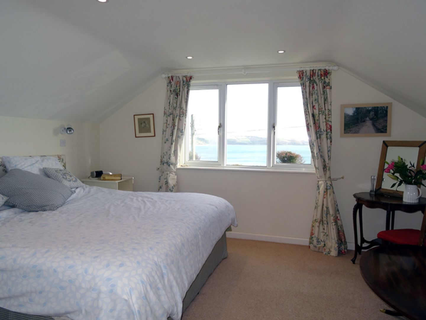 Halcyon Holiday Cottage Rosevine Double Bedroom