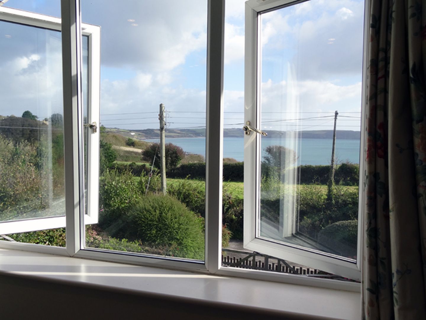 Halcyon Holiday Cottage Rosevine Window View