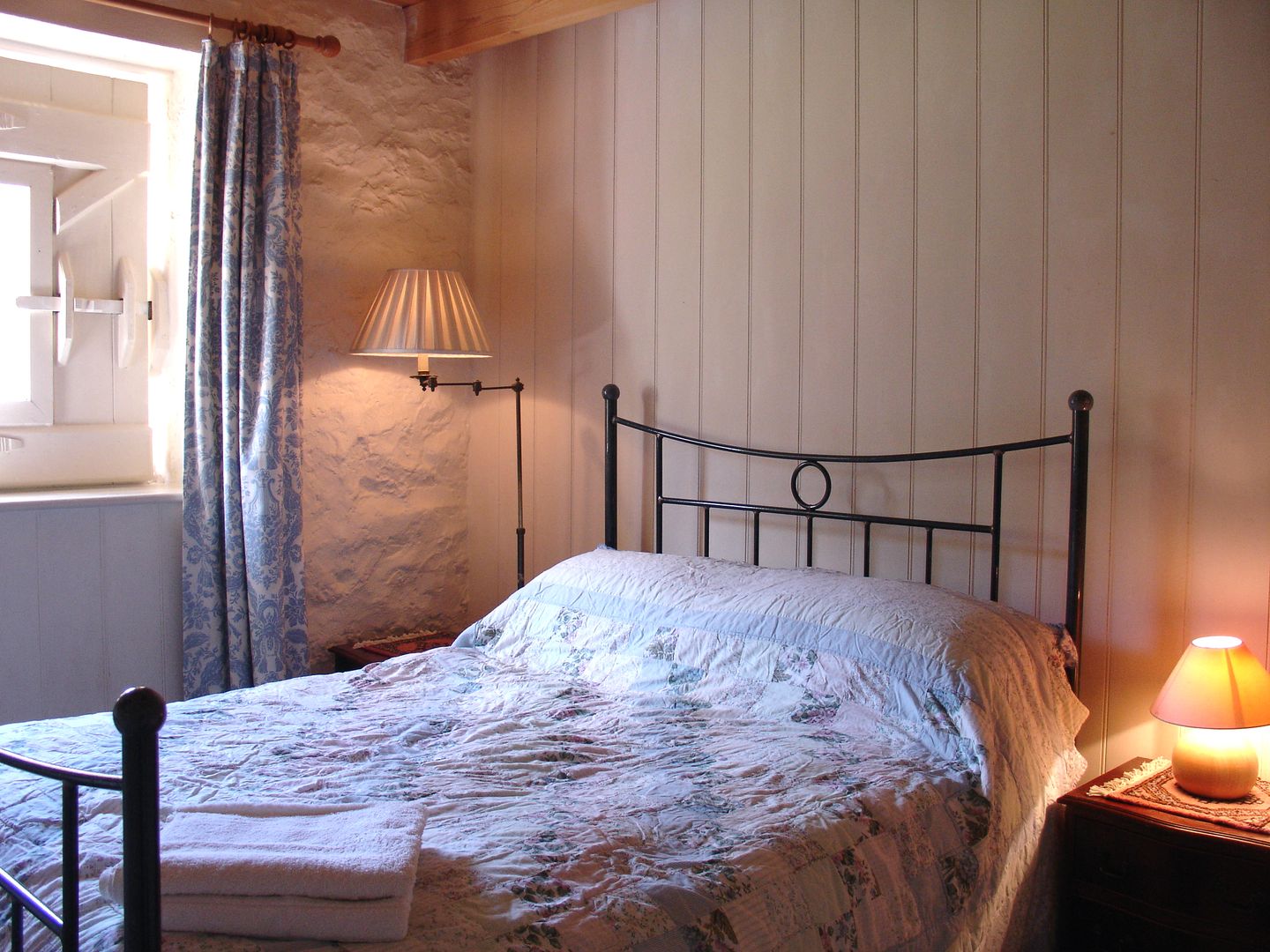 Hallowarren Barn Manaccan Double Bedroom