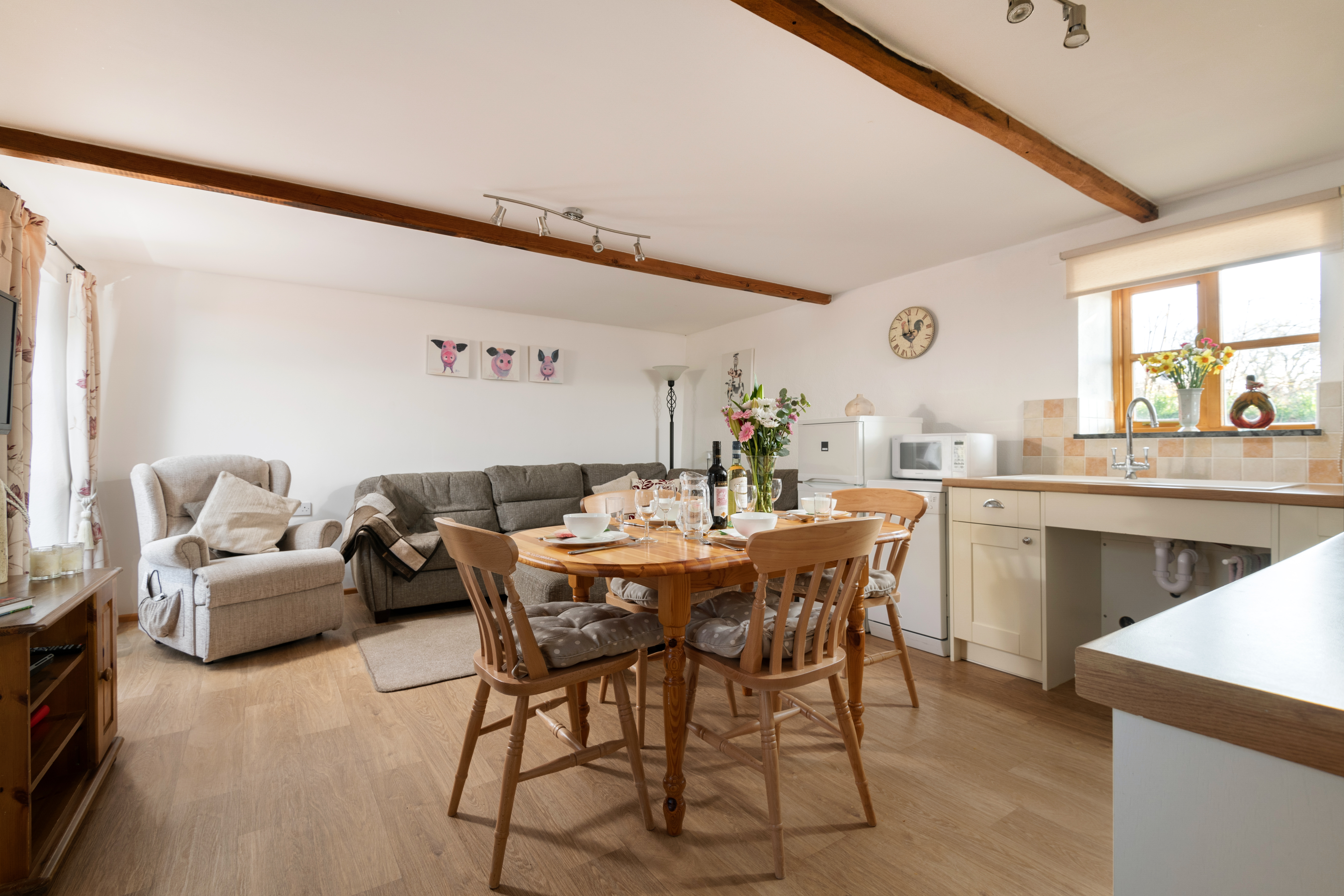 Hayloftkitchenloungearea