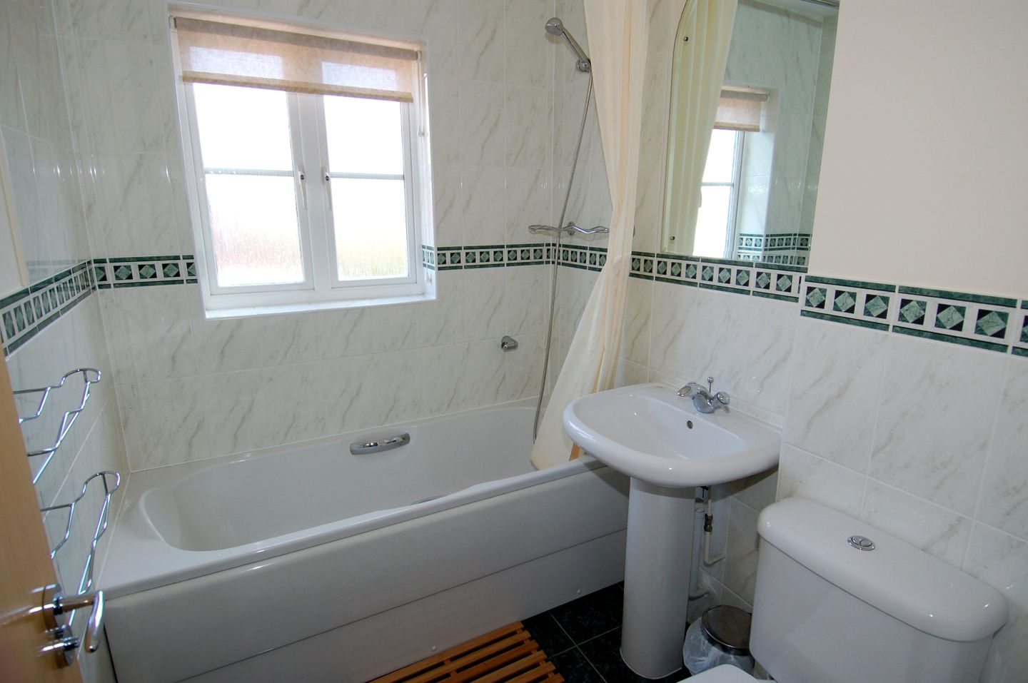 Henniker House Weymouth Bathroom