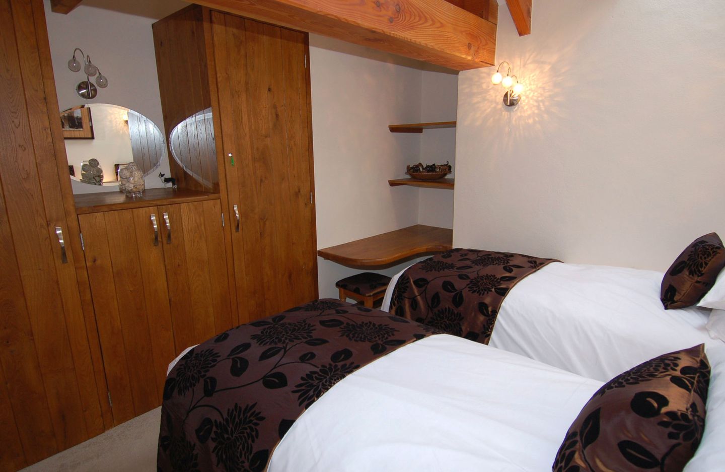 Hideaway Bossiney Tintagel Twin Bedroom