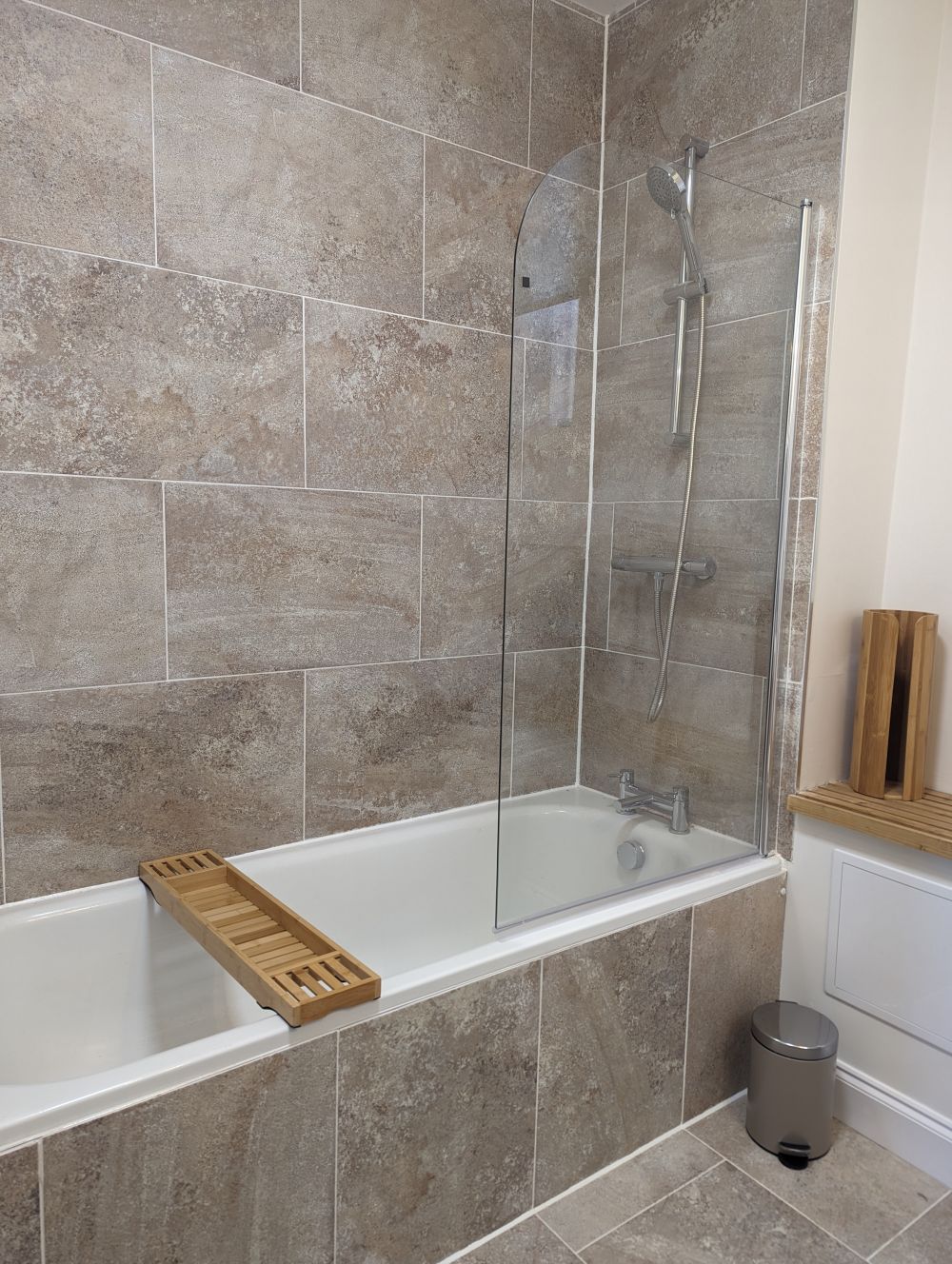 Kestrellodgedownstairsensuitebath