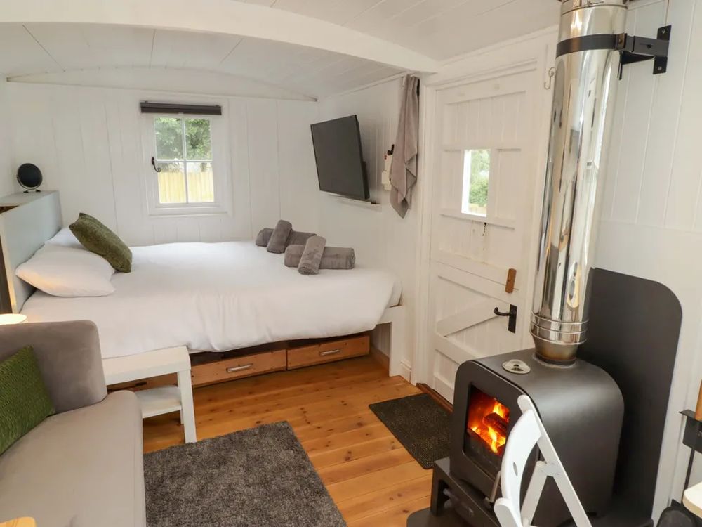 Kings Cwtch Shepherds Hut Cardiff1