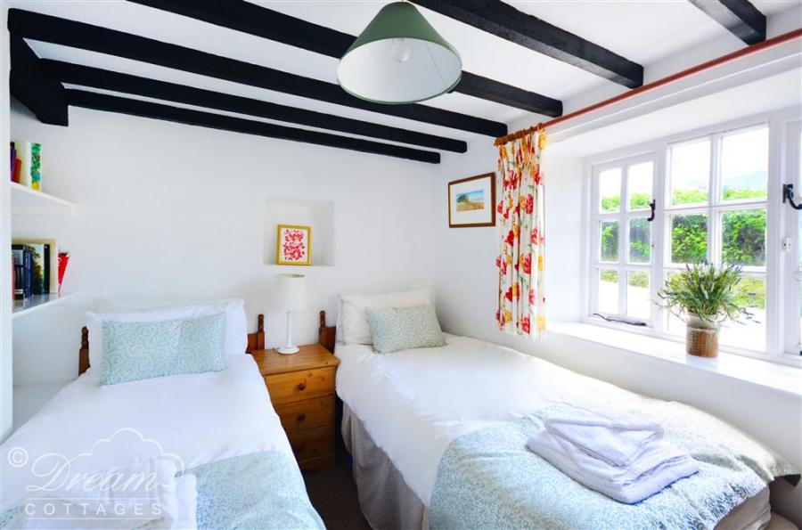 Little Berwick Cottage Burton Bradstock5