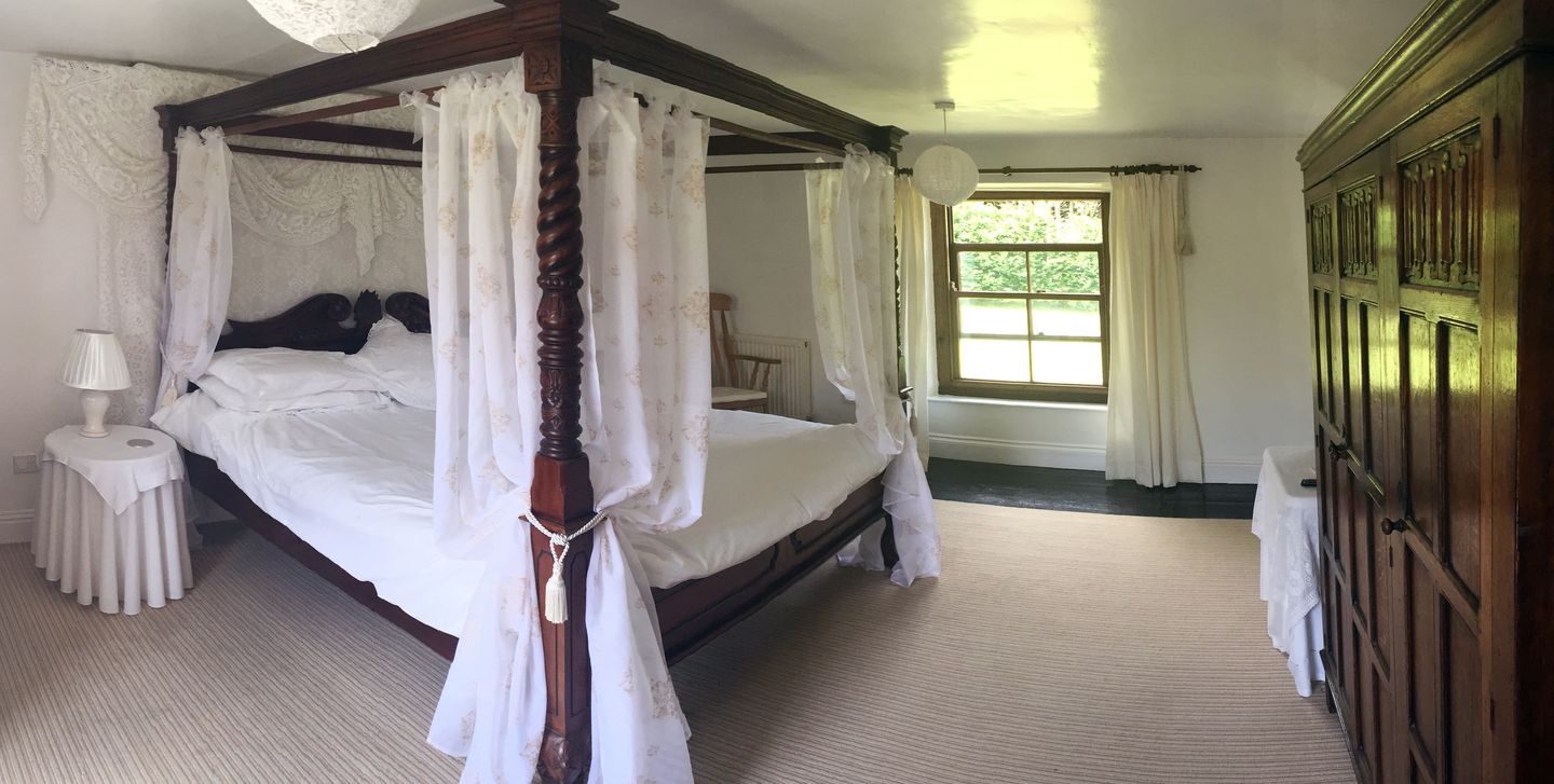 Merryfield Farmhouse St Cleer Four Poster Bedroom