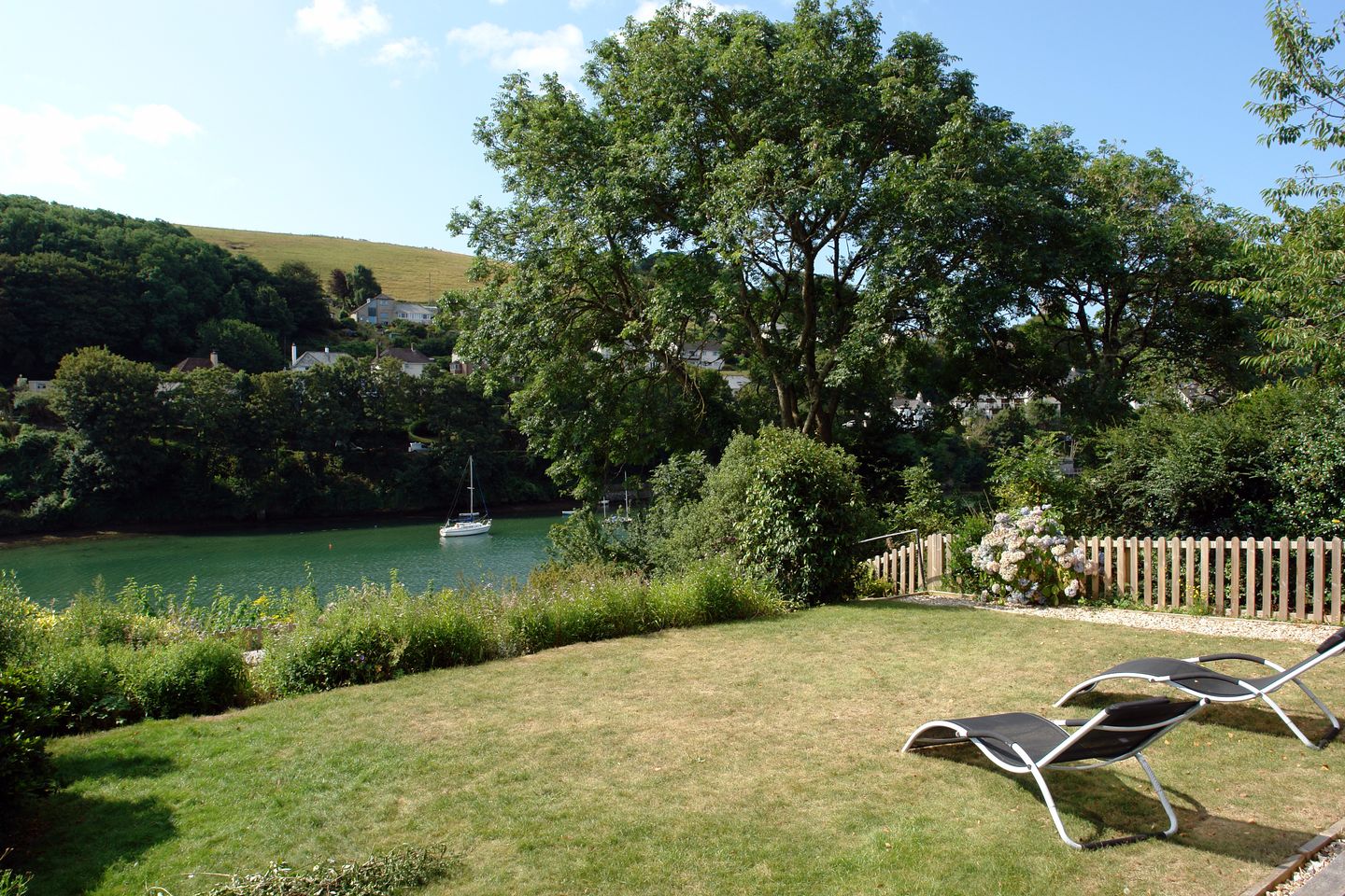 Myrtle Quay Newton Ferrers Garden With Sunloungers