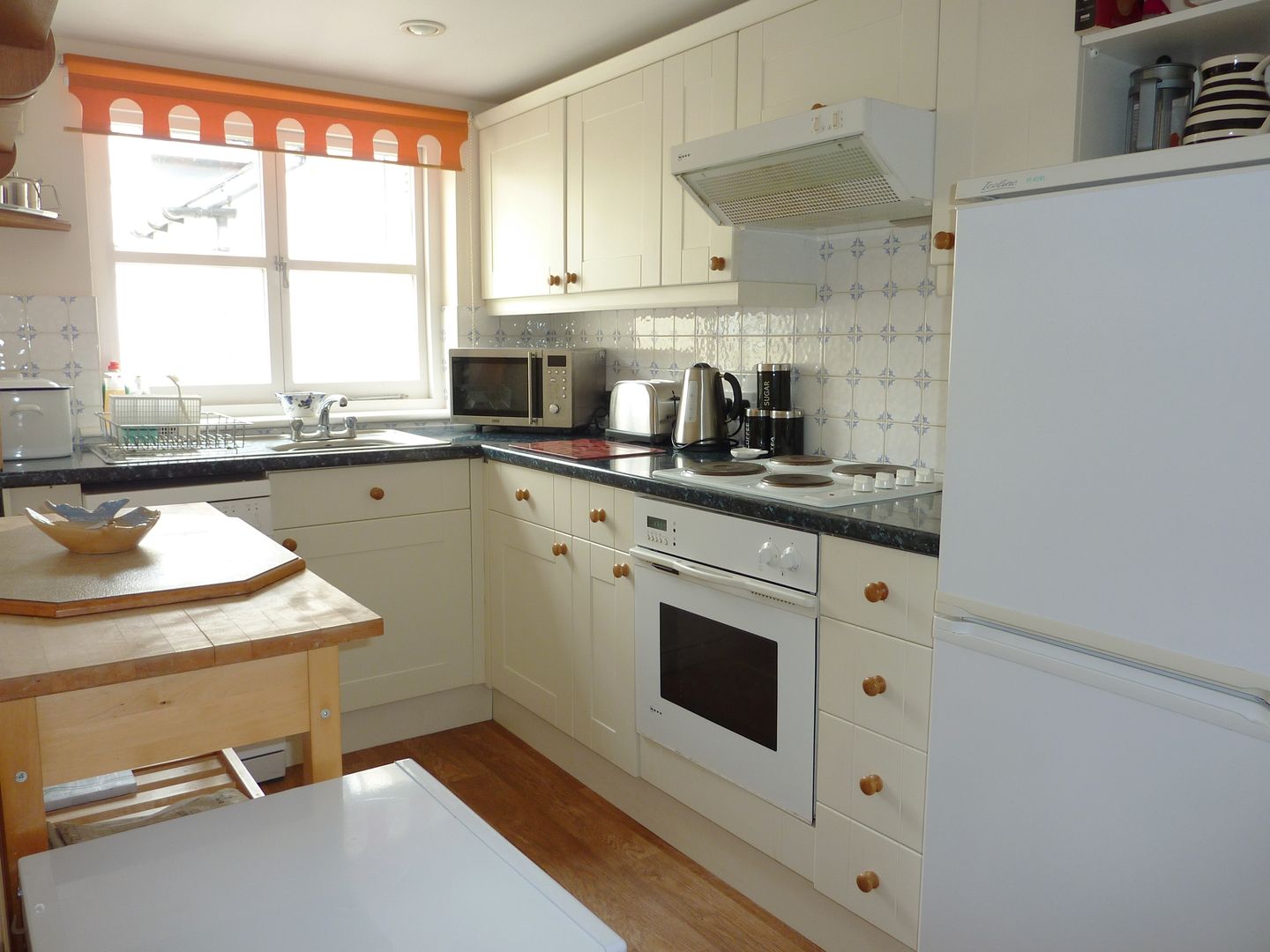 Pier Cottage Modern Kitchen