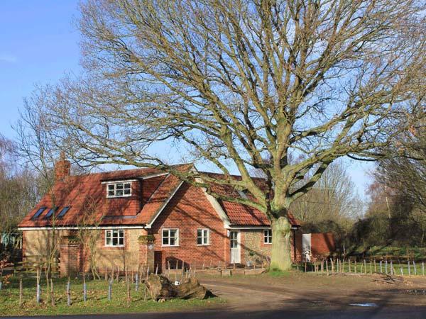 Holiday Cottage Reviews for Oak Tree Lodge - Self Catering in Norwich, Norfolk