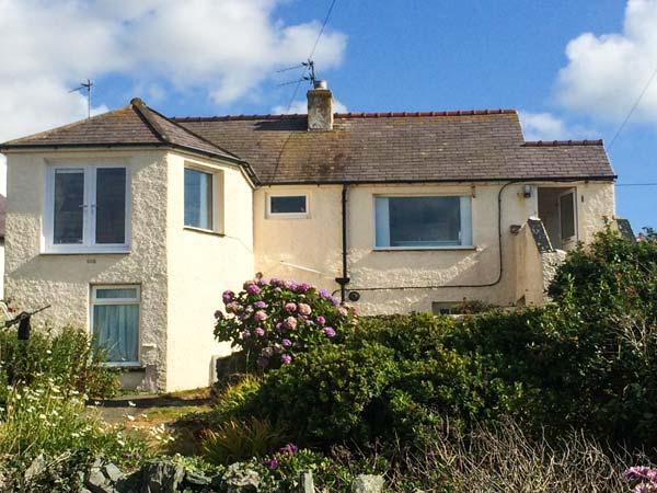 Holiday Cottage Reviews for Ty'r Enfys Bach (Little Rainbow House) - Upper - Holiday Cottage in Trearddur Bay, Isle of Anglesey
