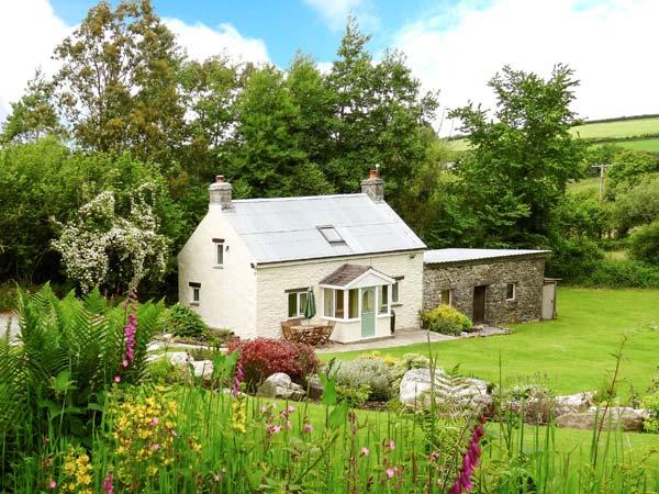 Holiday Cottage Reviews for Pwll Cottage - Self Catering in Amroth, Pembrokeshire