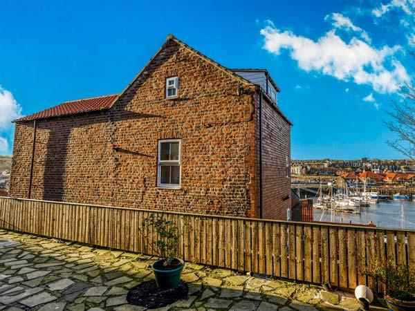 Holiday Cottage Reviews for Kirkby House - Cottage Holiday in Whitby, North Yorkshire
