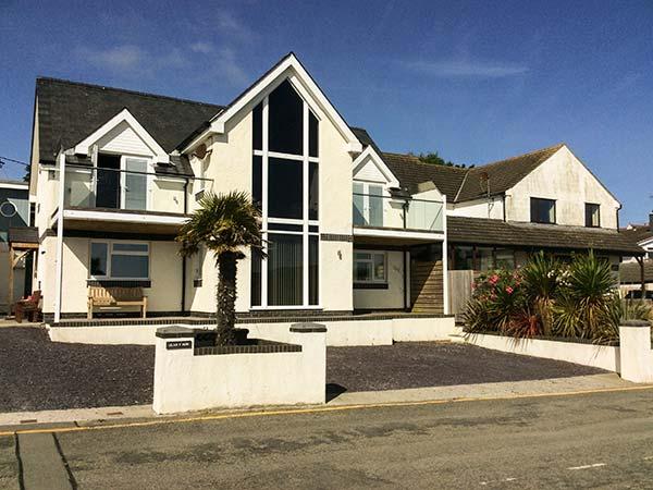 Holiday Cottage Reviews for Glan Y Mor - Holiday Cottage in Bull Bay, Isle of Anglesey